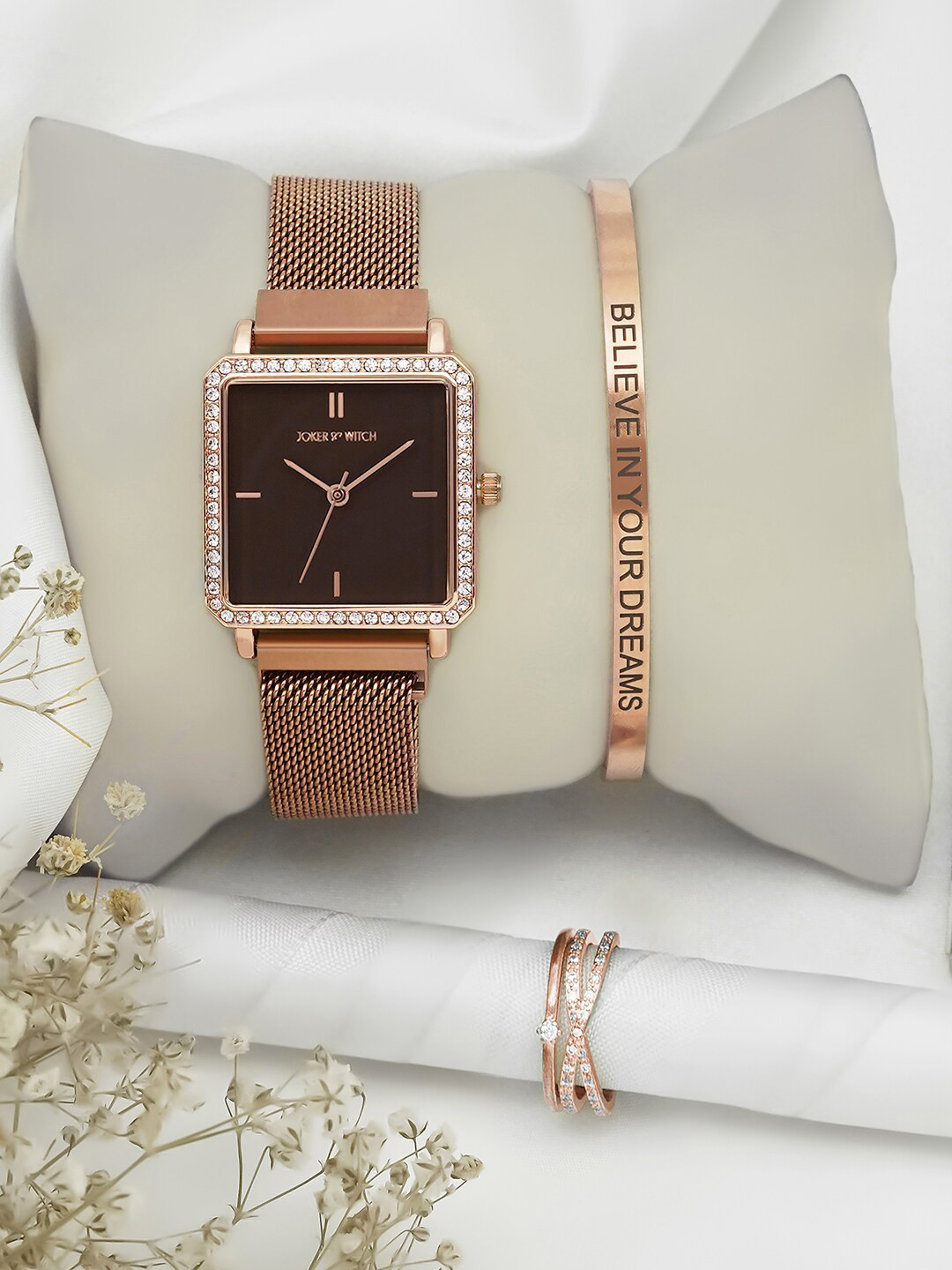 JOKER & WITCH Women Rose Gold Toned Stainless Steel Analogue Watch With Bracelet & Ring