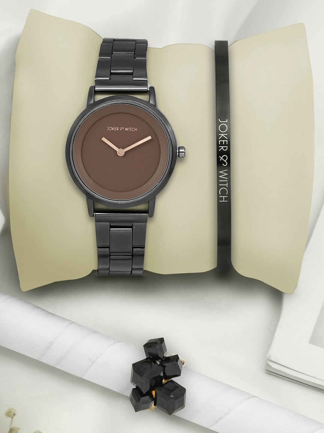 JOKER & WITCH Women Black Bracelet Style Straps Analogue Watch With Bracelet & Ring