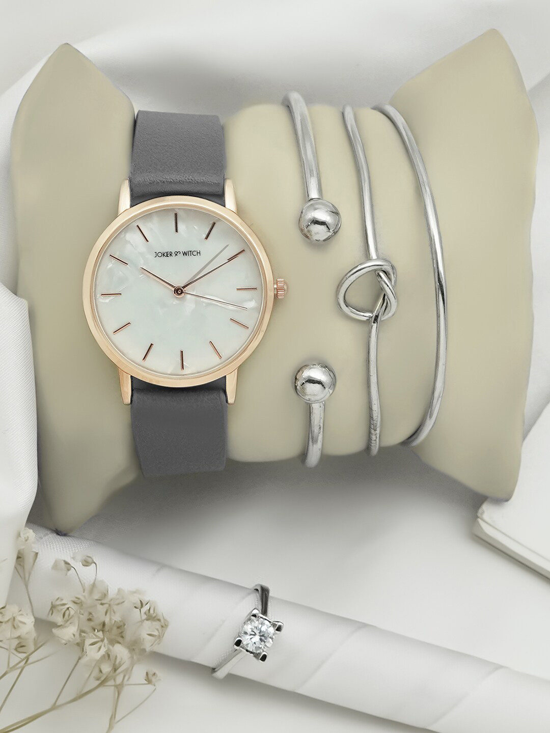 JOKER & WITCH Women Grey Bracelet Style Straps Analogue Watch With Bracelet & Ring
