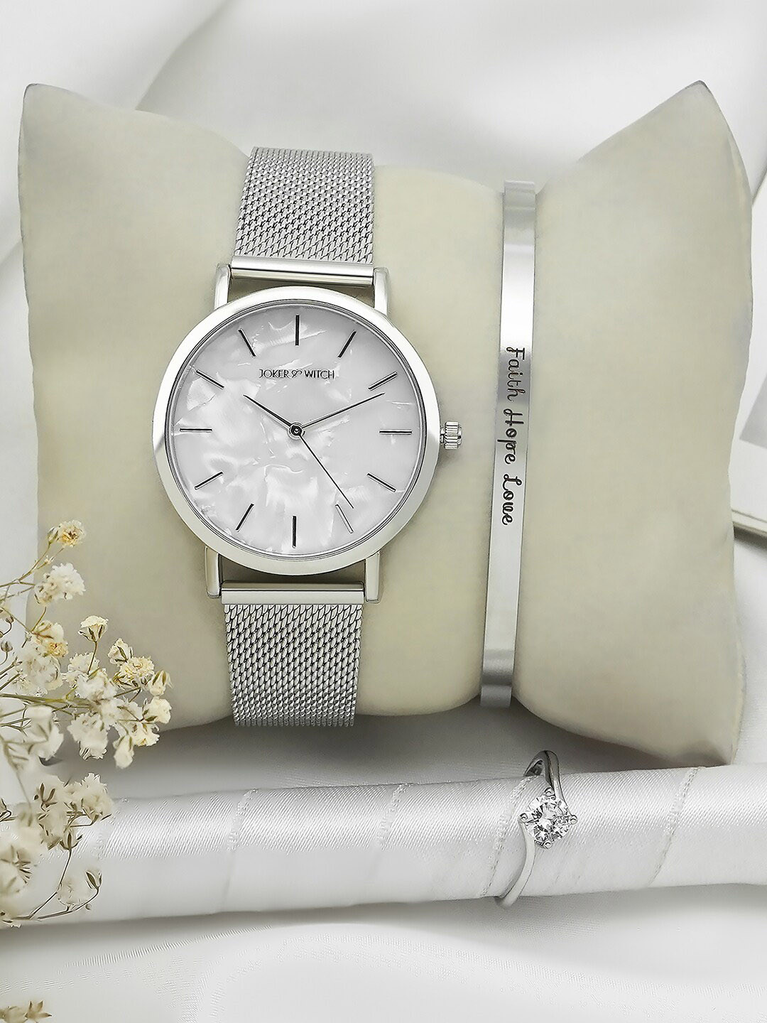 JOKER & WITCH Women Silver Toned Bracelet Style Straps Analogue Watch With Bracelet & Ring