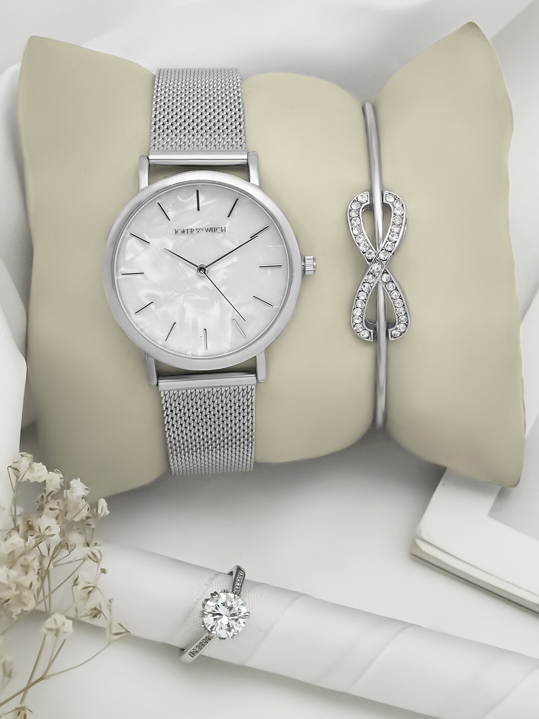 JOKER & WITCH Women Silver Toned Bracelet Style Straps Analogue Watch With Bracelet & Ring