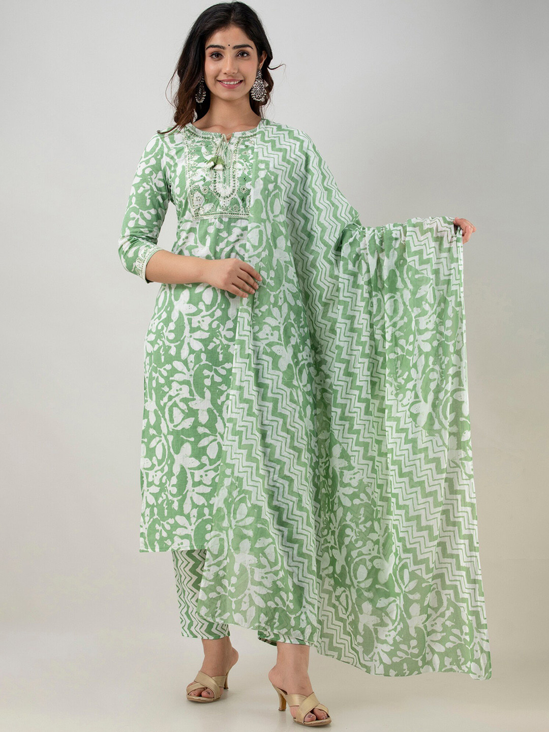 FASHION DEPTH Women Green Floral Printed Pure Cotton Kurta with Trousers & With Dupatta