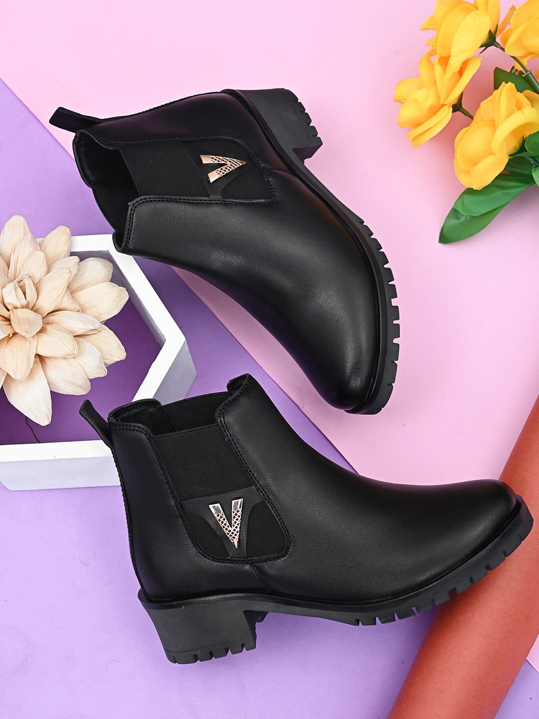 Fentacia Women Black Casual Block-Heeled Chelsea Boots