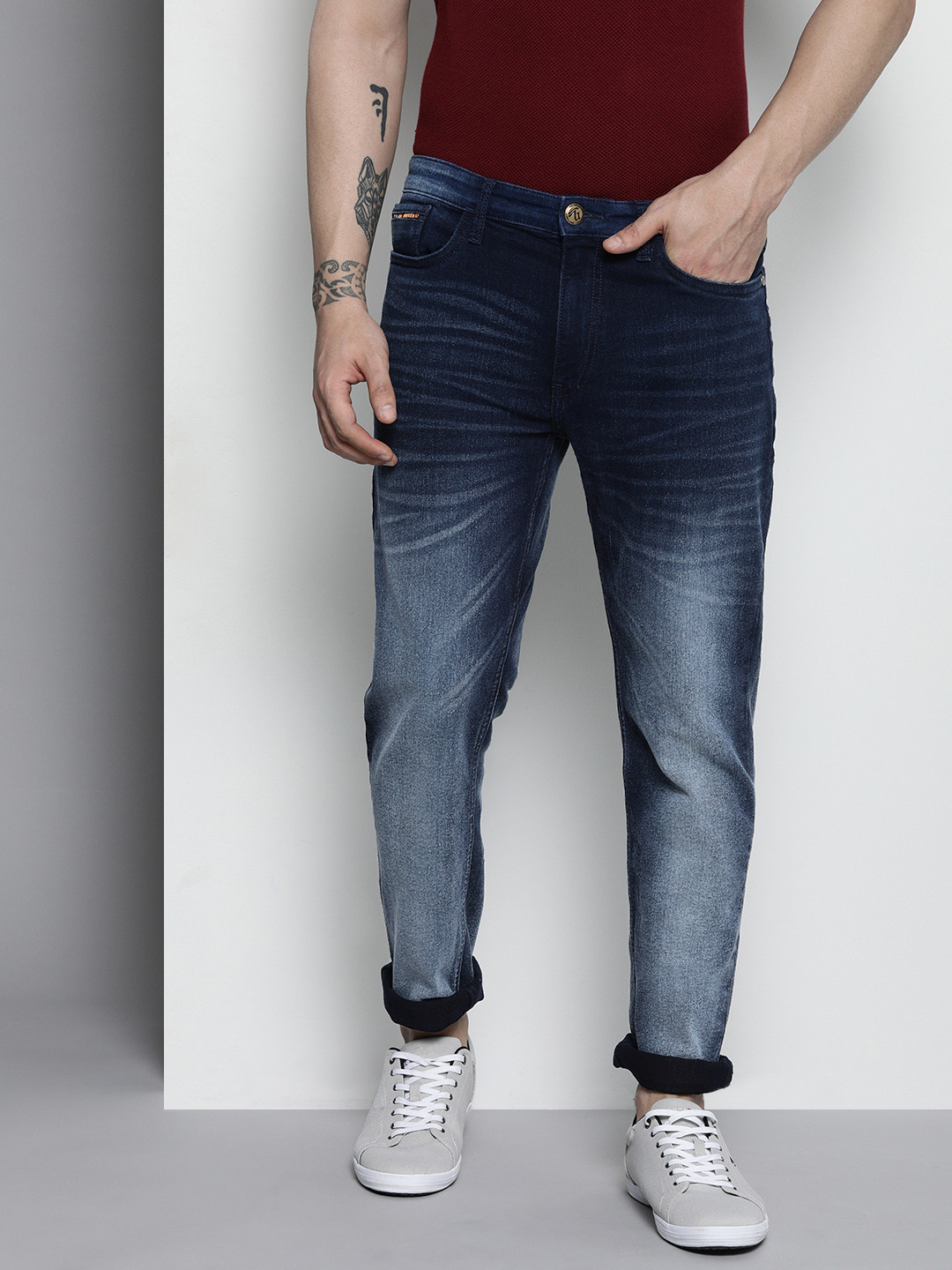 The Indian Garage Co Men Slim Fit Heavy Fade Stretchable Jeans