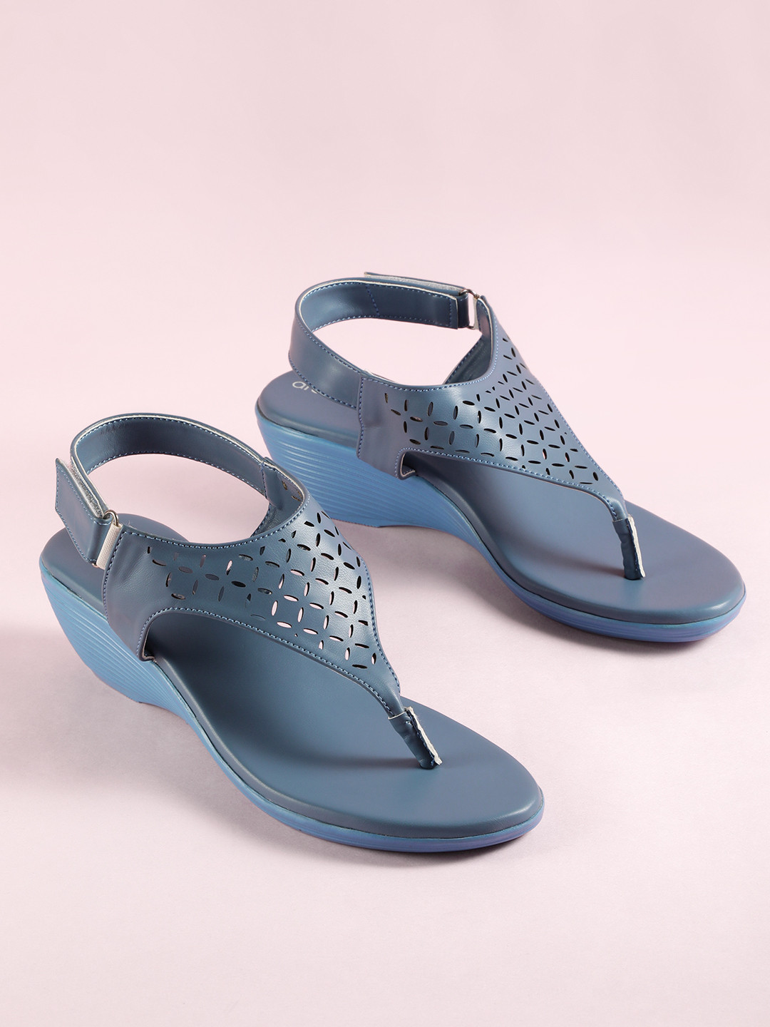 DressBerry Wedges with Backstrap