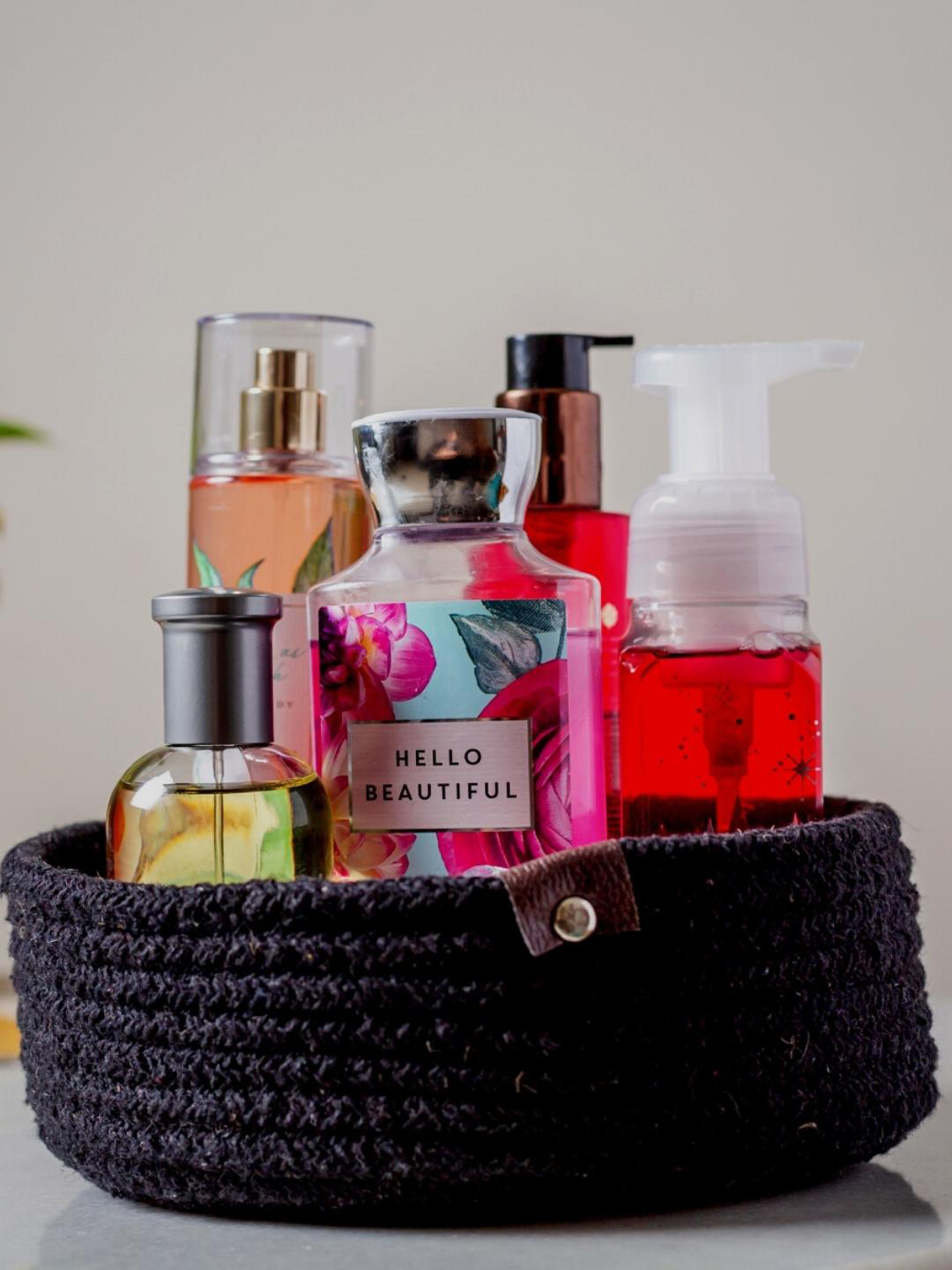 JASMEY HOMES  Black Circular Shaped Basket