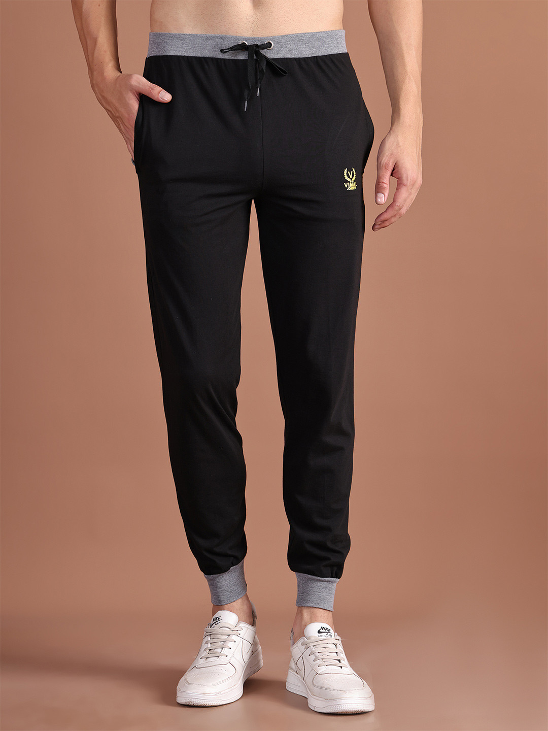 MACK JONNEY Black Joggers D9