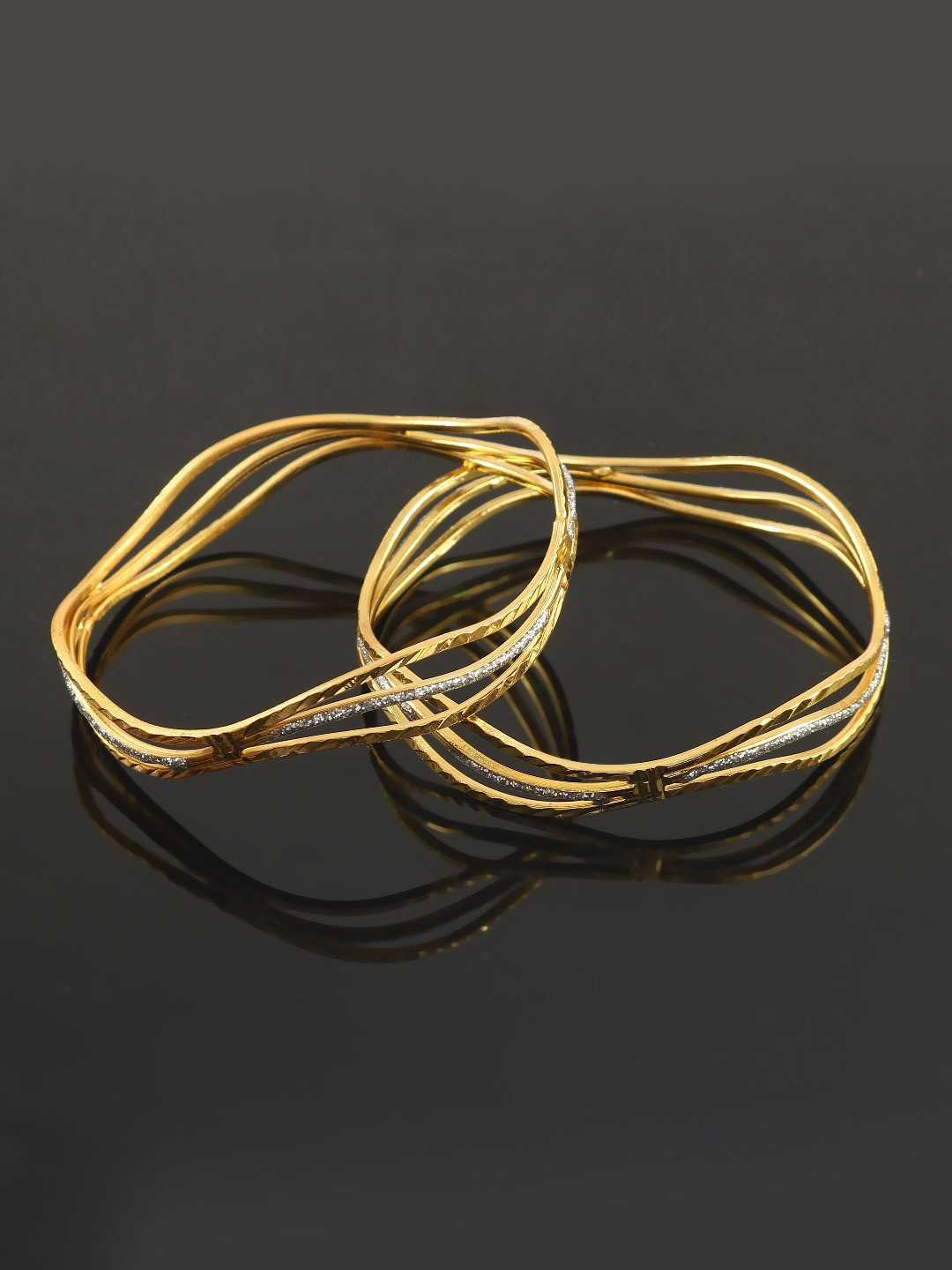 Jewar Mandi Set of 2 Gold Plated Silver Glitter Brass Bangle