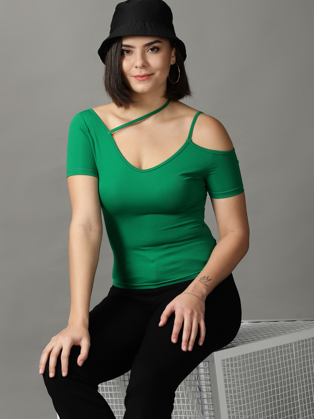 SHOWOFF Green V-Neck Shoulder Straps Fitted Top