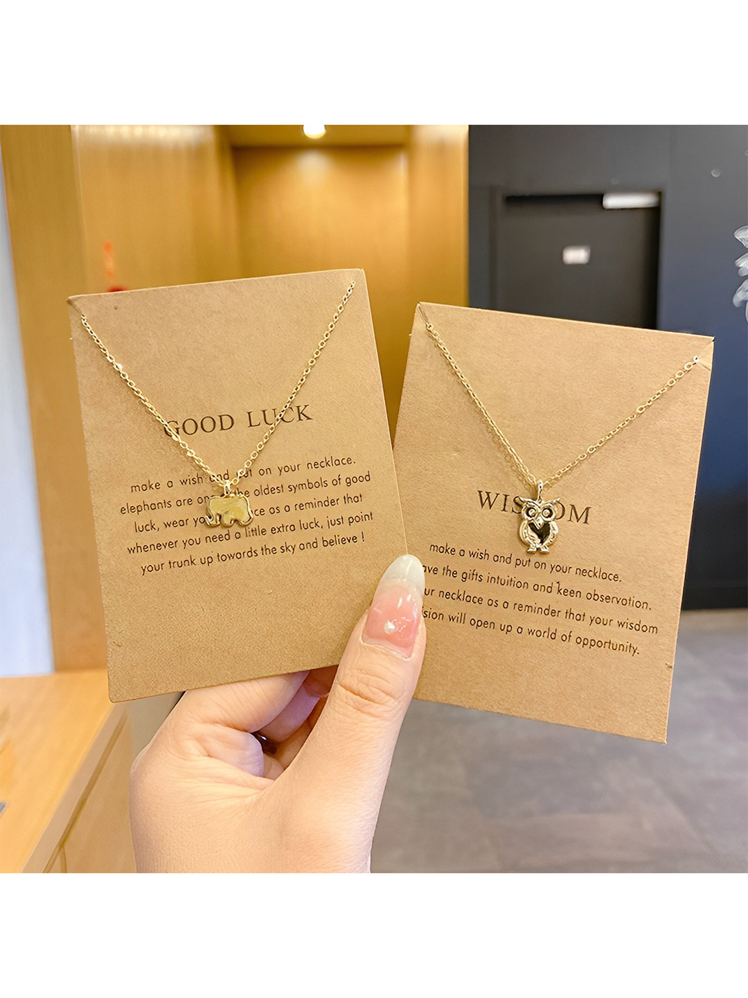 Pinapes Unisex Gold-Toned & Yellow Gold-Plated Necklace