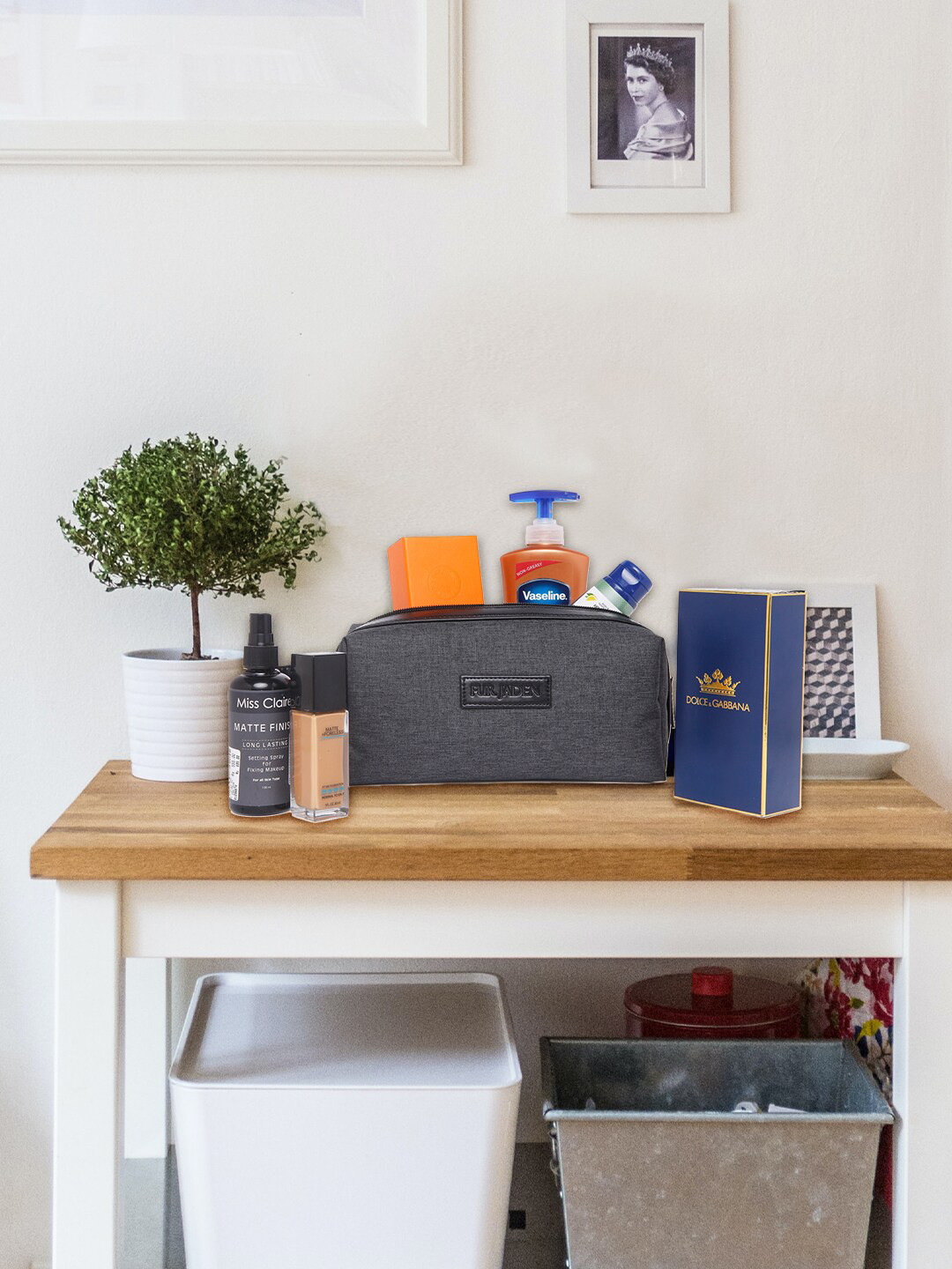 FUR JADEN Grey Travel Pouch