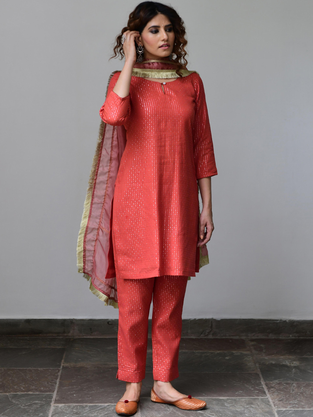 MYAARA Women Red Kurti with Trousers & With Dupatta