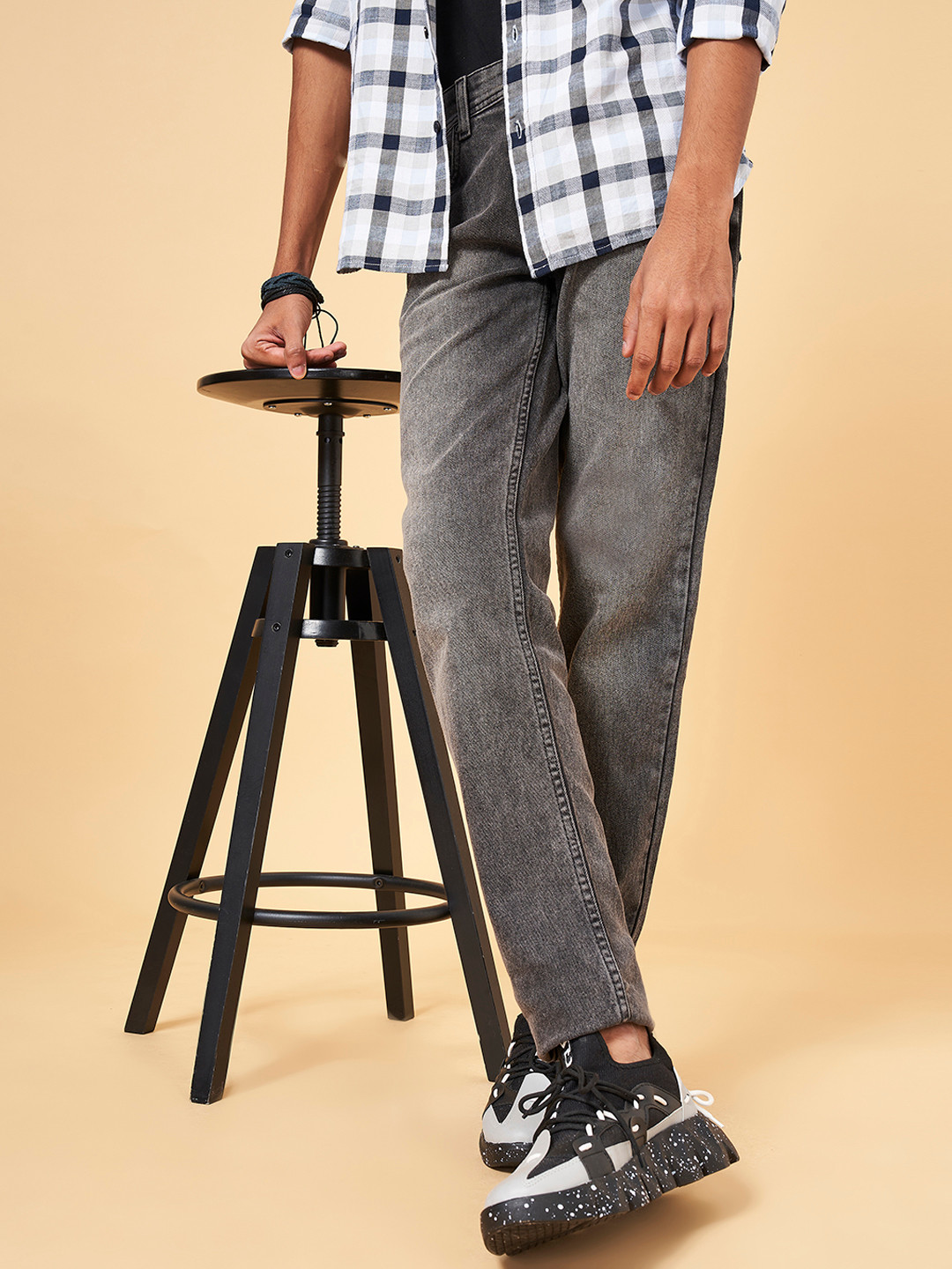 YU by Pantaloons Men Grey Slim Fit Heavy Fade Cotton  Jeans