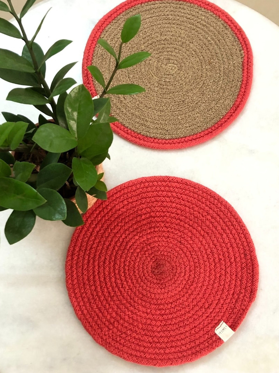 JASMEY HOMES Coral & Beige Set of 2 Textured Round Cotton Table Placemats