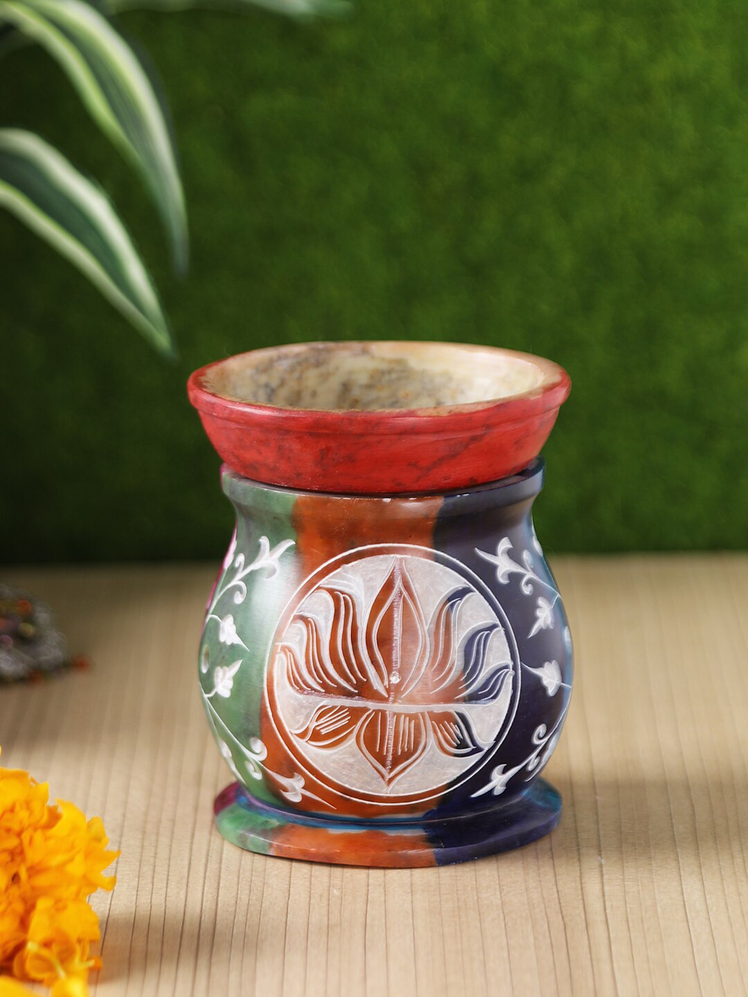 Aapno Rajasthan Red & Green Printed Soapstone Oil Diffuser