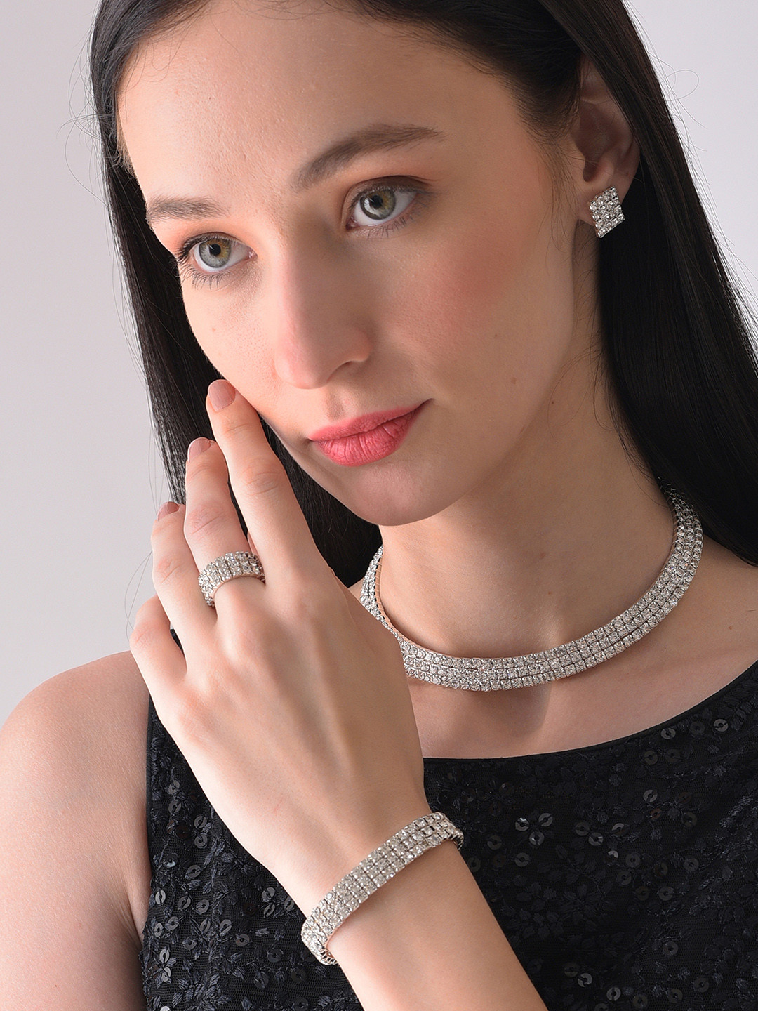 SOHI Women Silver-Plated White Stone-Studded Jewellery Set