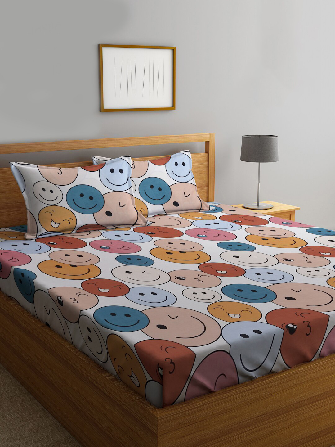 KLOTTHE Opulence Off White Conversational Polycotton 300 TC Fitted King Fine Bedsheet with 2 Pillow Covers-98 x 89 inches