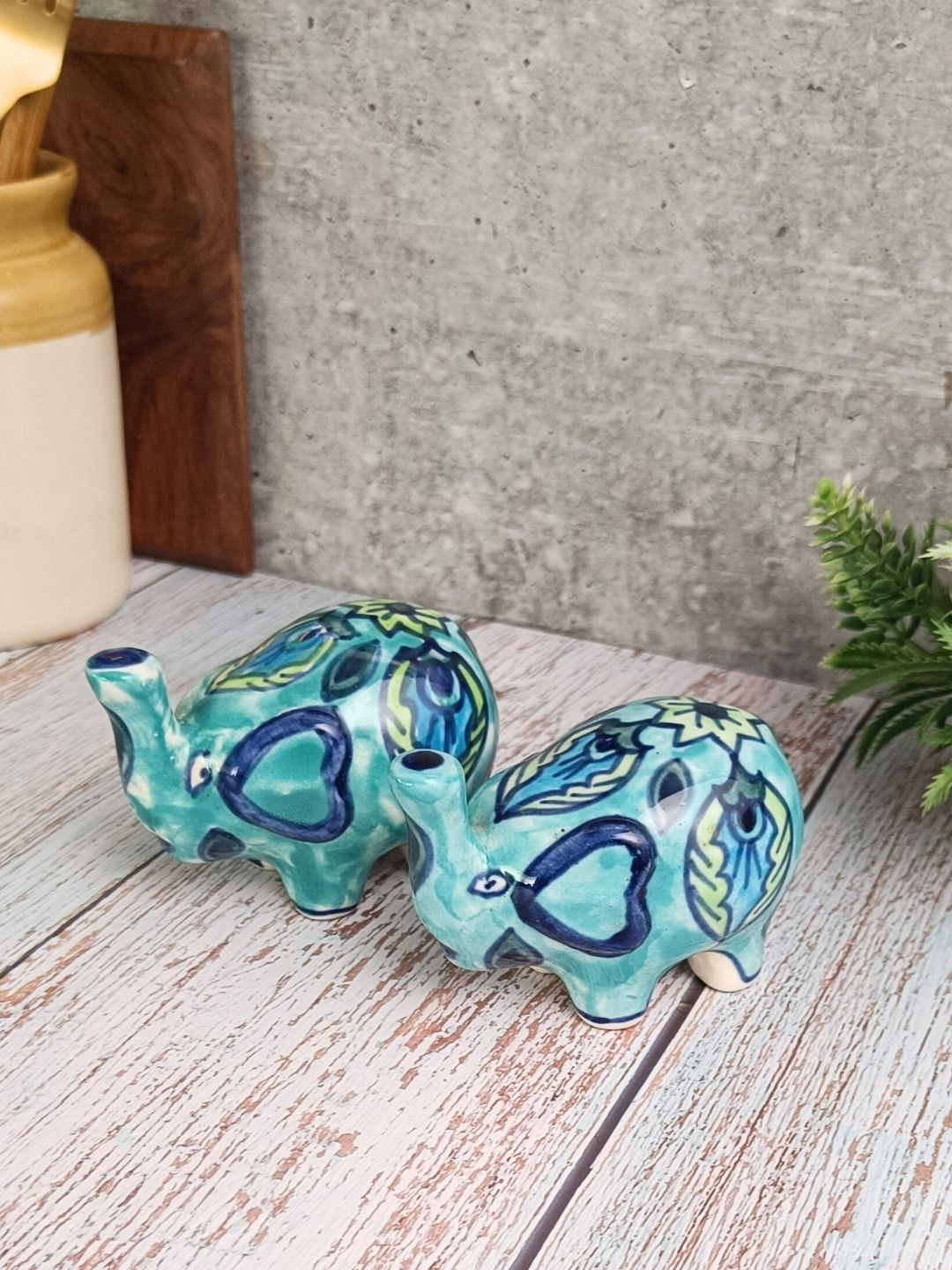 VarEesha Vrinda Set of 2 Green Ceramic Elephant Salt & Pepper Sprinkler 50 ml