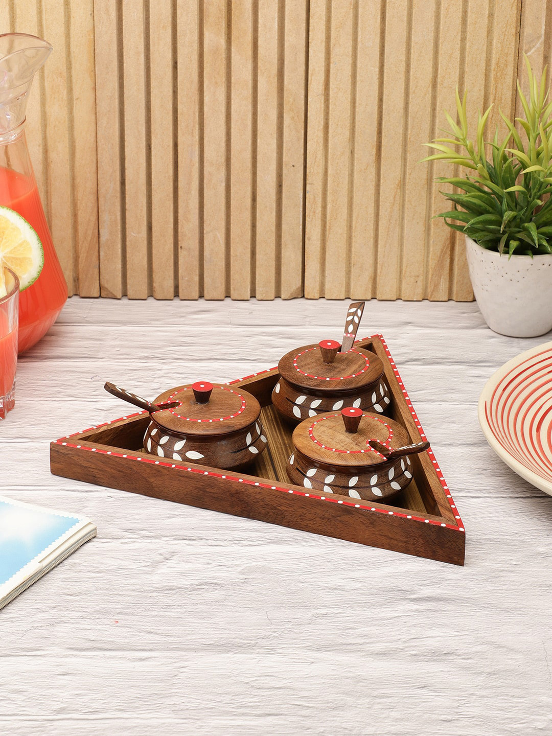 VarEesha Snow Leaf Brown Set of 3 Wooden Handi Bowls with Tray