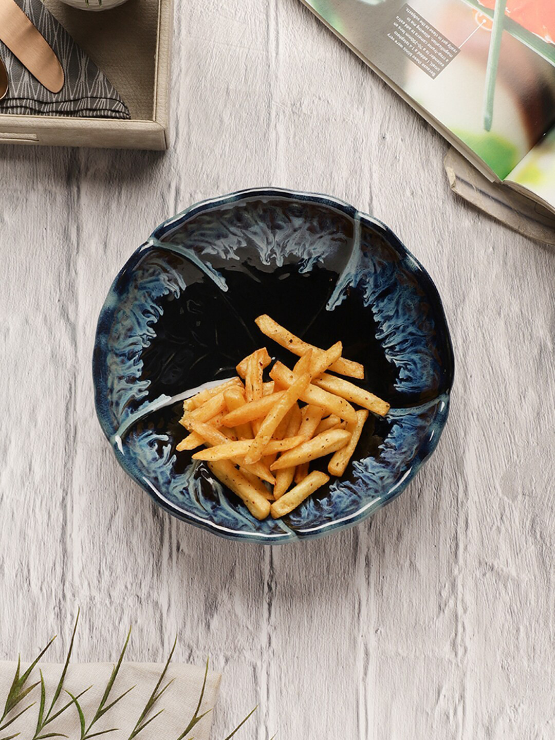 VarEesha Leher Blue Round Embossed Ceramic Serving Platter