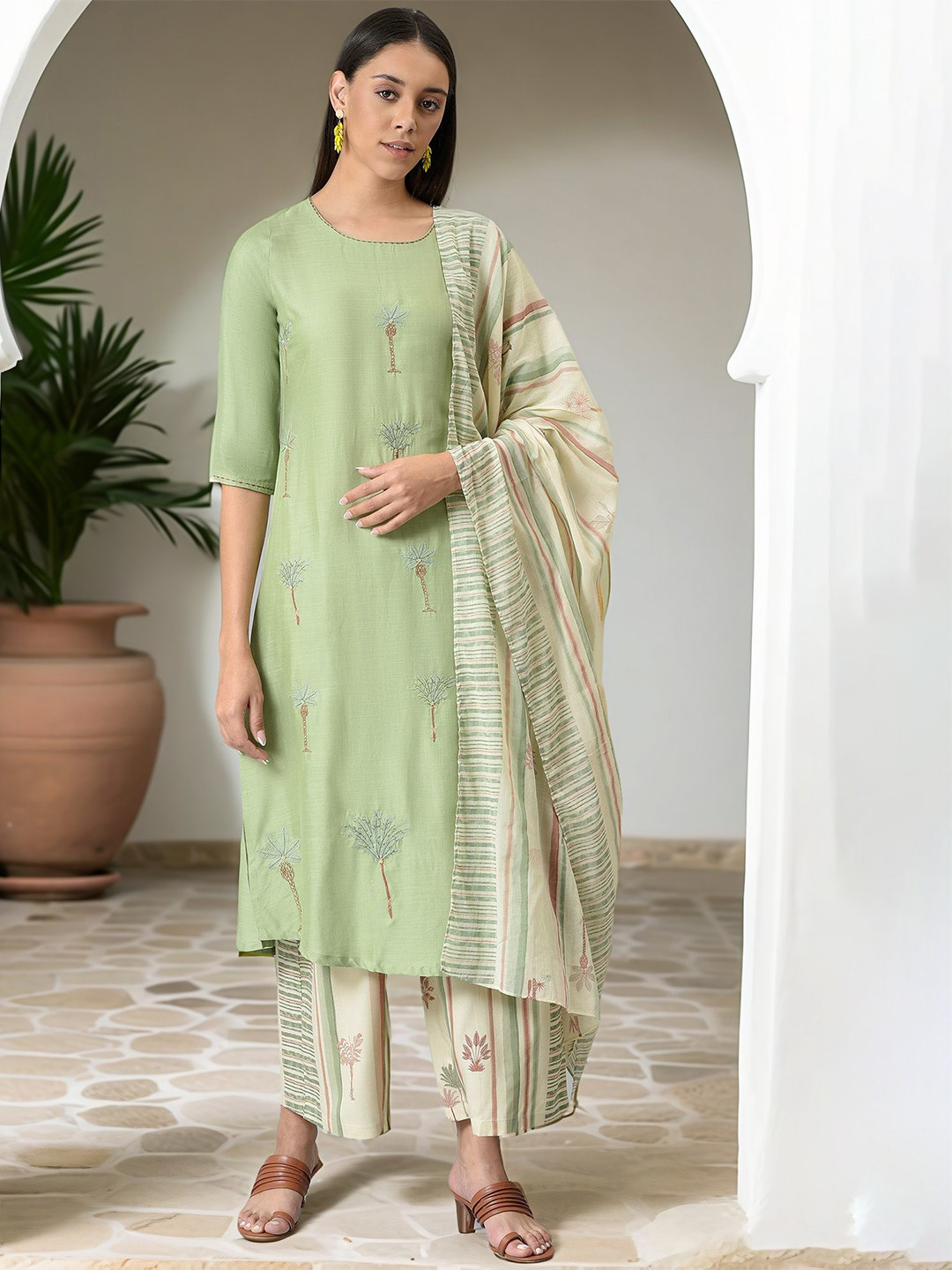 W Printed Rayon Kurta With Parallel Pant & Dupatta