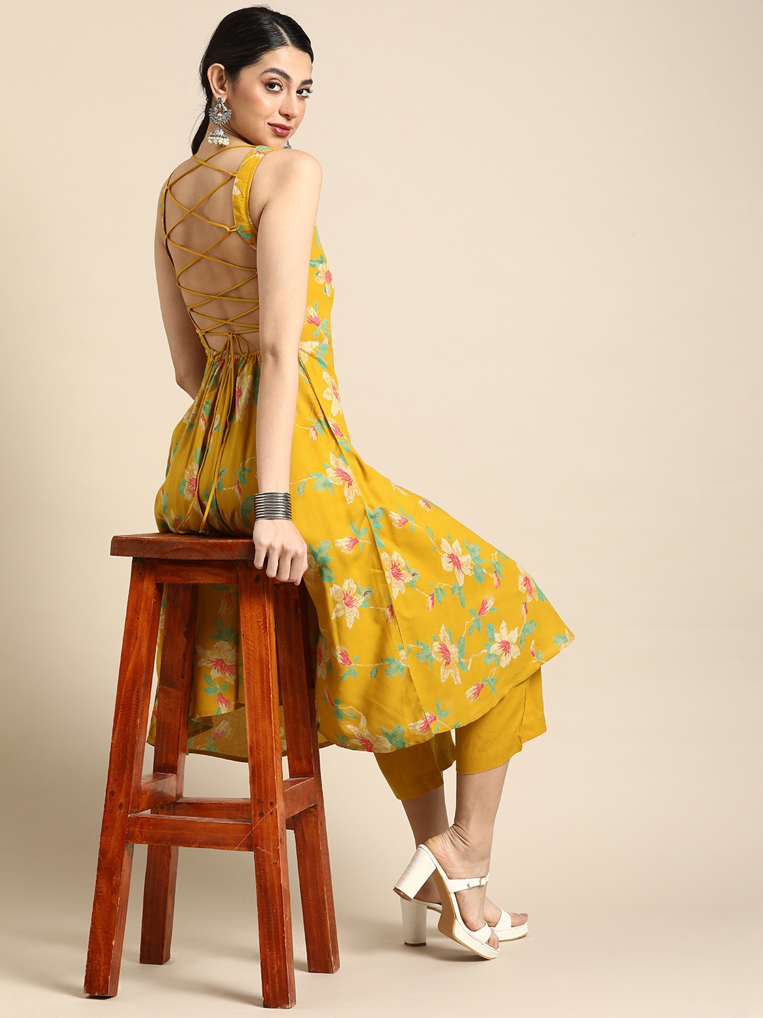 Anouk Women Floral Printed Empire Kurta With Trousers - Kurta Sets for Women 21020302 | Myntra