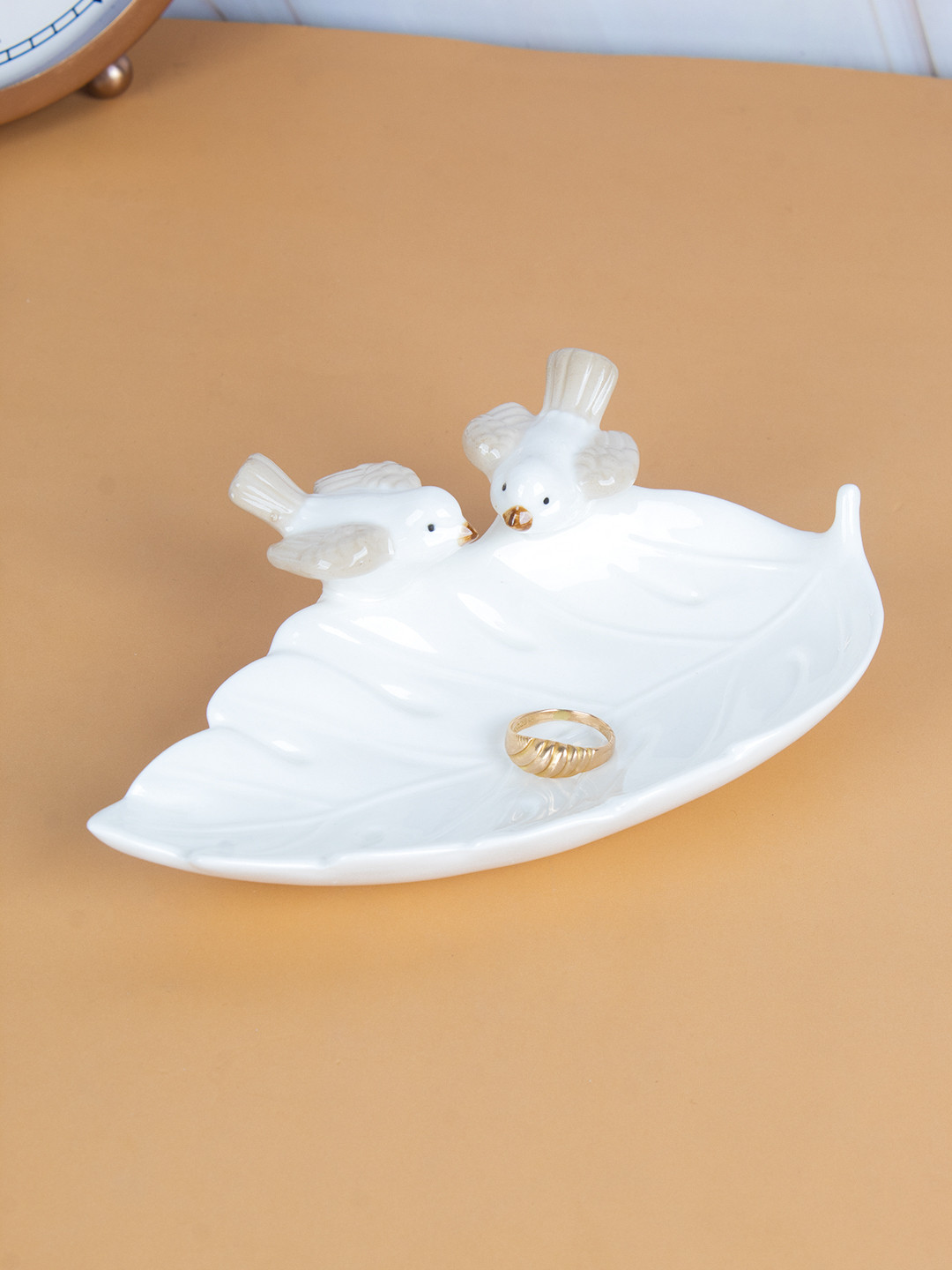 MARKET99 White Textured Ceramic Jewelry Holder Tray