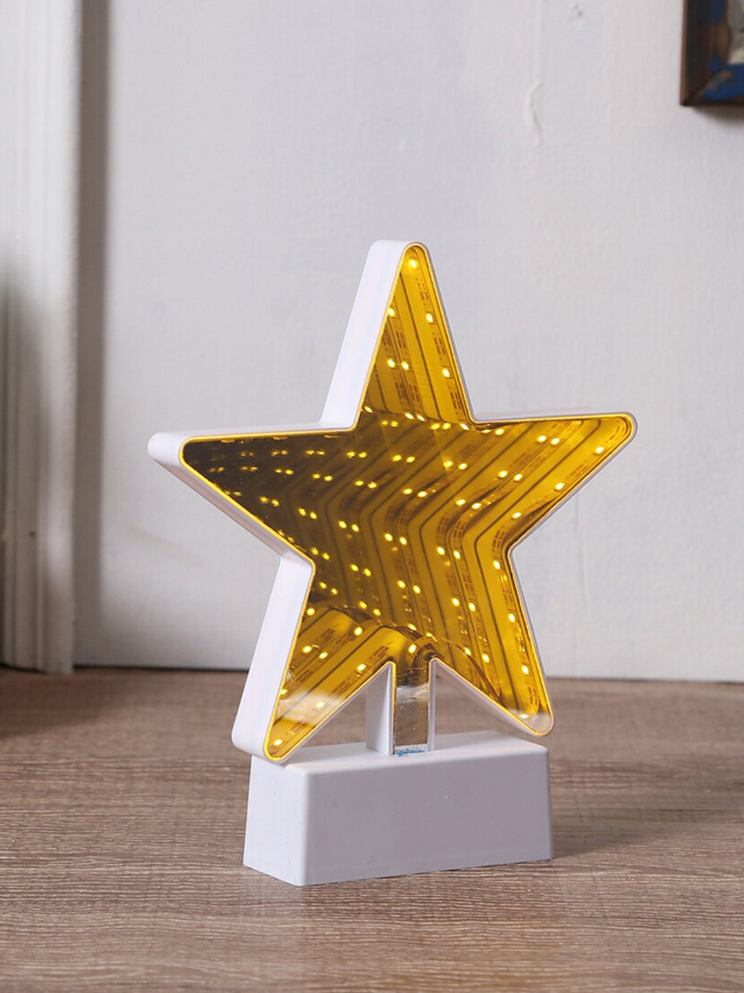 TAYHAA White & Gold-Toned Star Shaped LED Lighting with Mirror