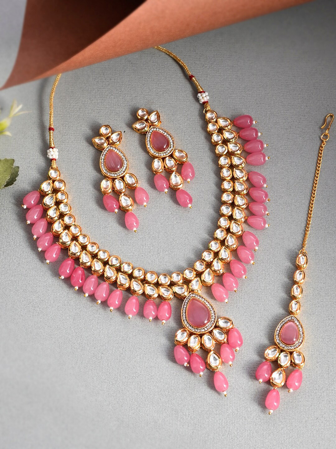 Kundan Elegance Beaded Kundan Maang Tika Set