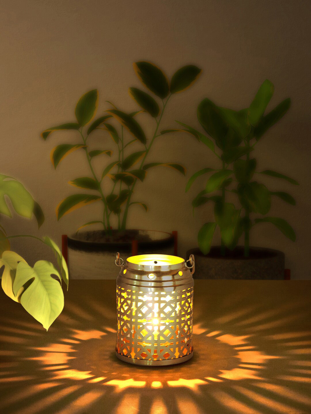 Living scapes by Pantaloons Gold-Toned Textured Cylindrical Shaped Candle Holder