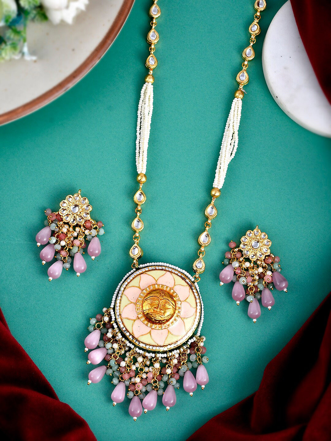 DASTOOR Designer Gold-Plated Kundan-Studded & Pearl Beaded Jewellery Set