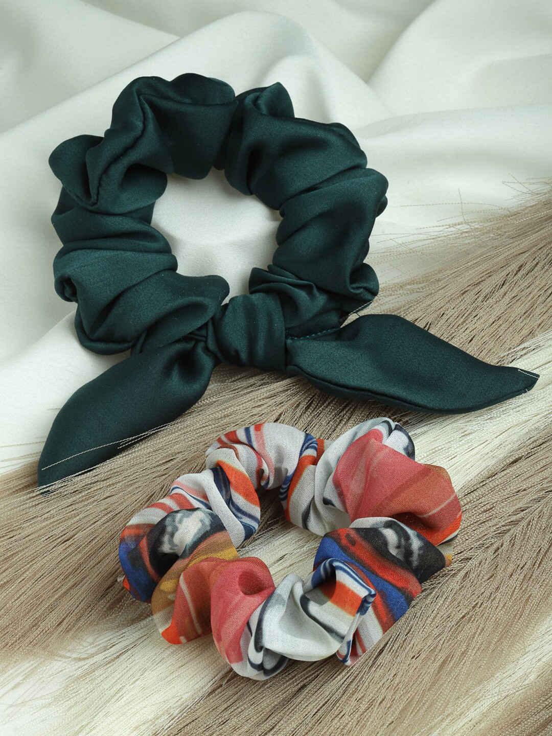 SHAYE Women Green & Red Set of 2 Scrunchies