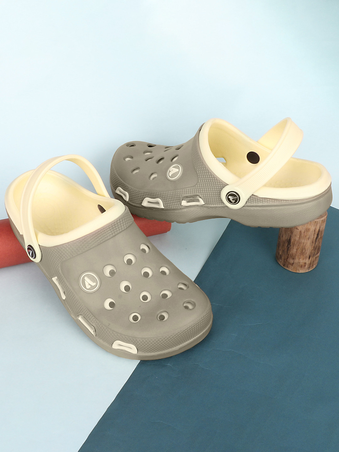 Aqualite Men Beige & Cream-Coloured Clogs Sandals