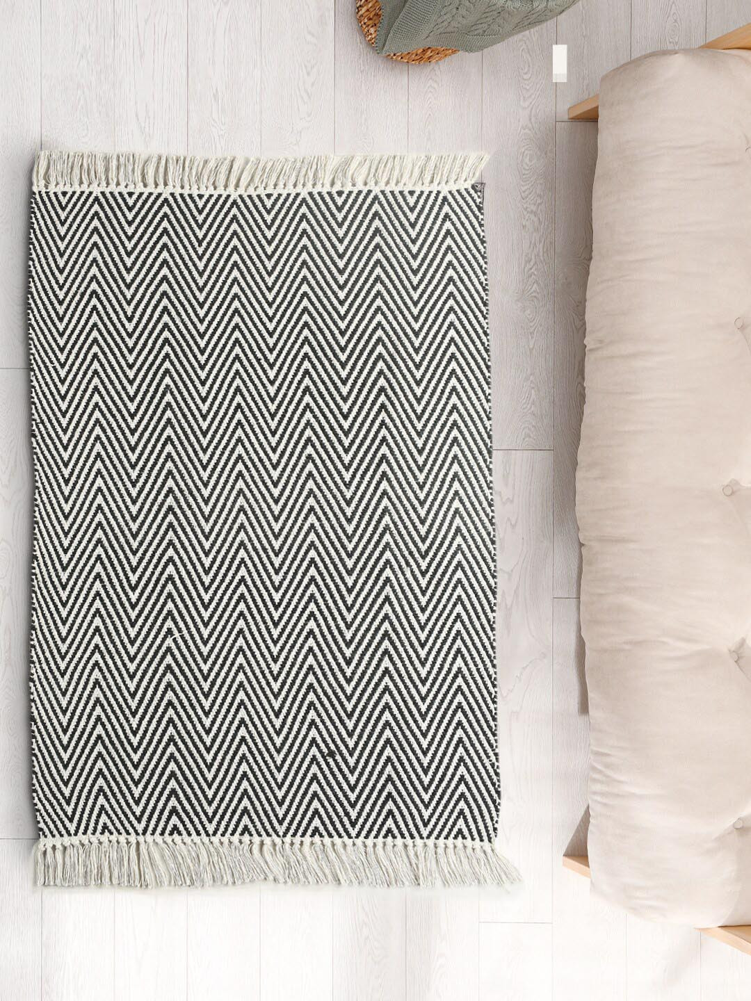 SASHAA WORLD Navy Blue & White Woven Design 2000 GSM Reversible Cotton Bath Rugs