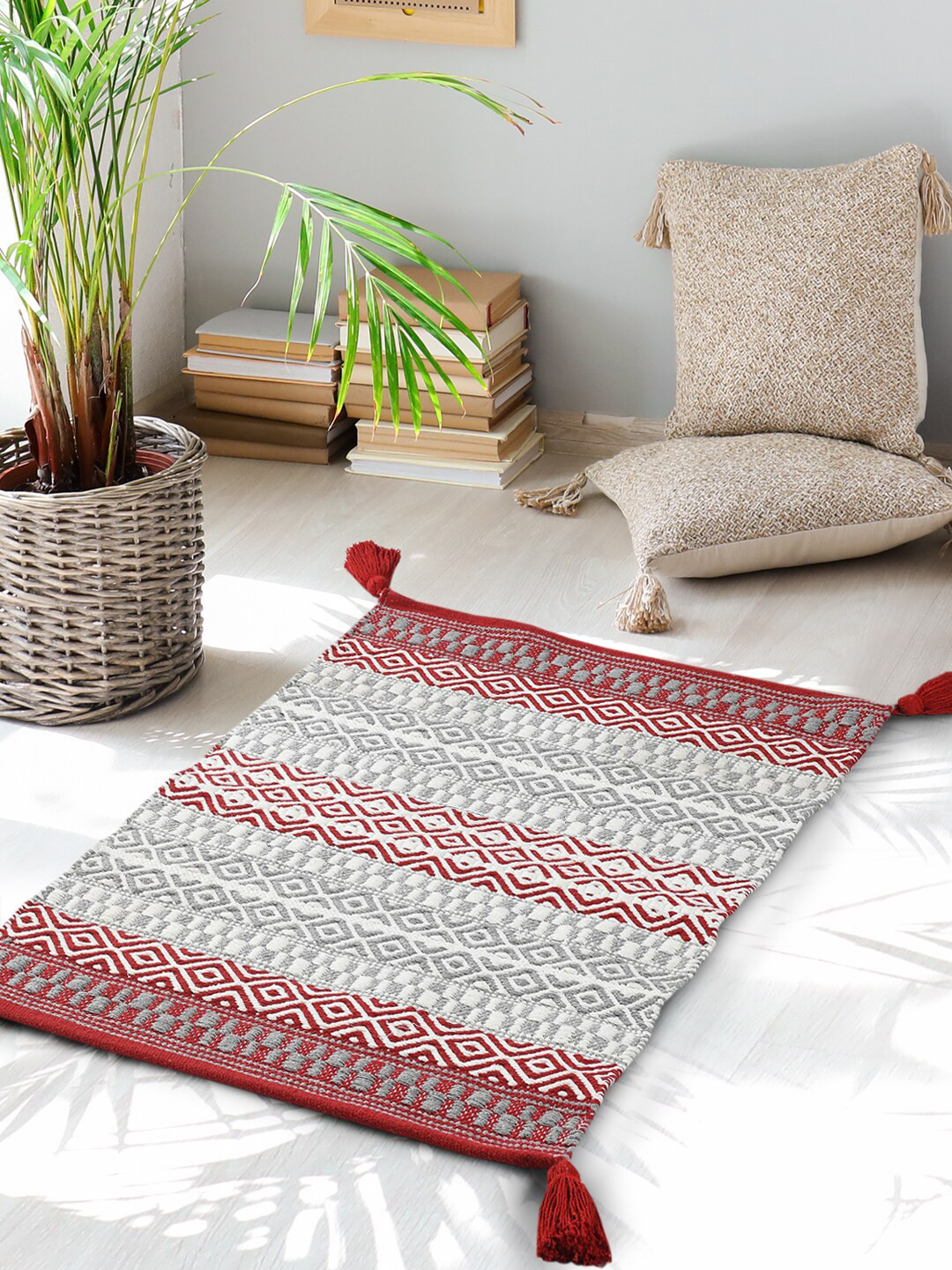 SASHAA WORLD Red & Grey Woven 2000 GSM Anti-Skid Rectangle Bath Rug