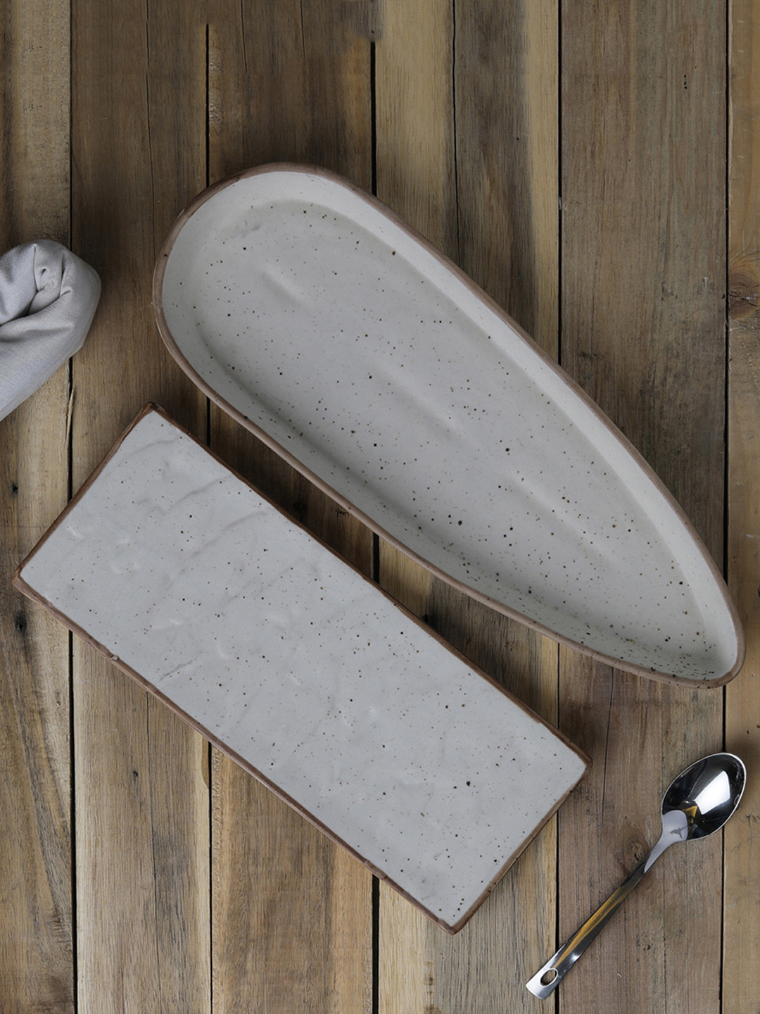 MIAH Decor Off-White Set of 2 Handcrafted Ceramic Serving Trays