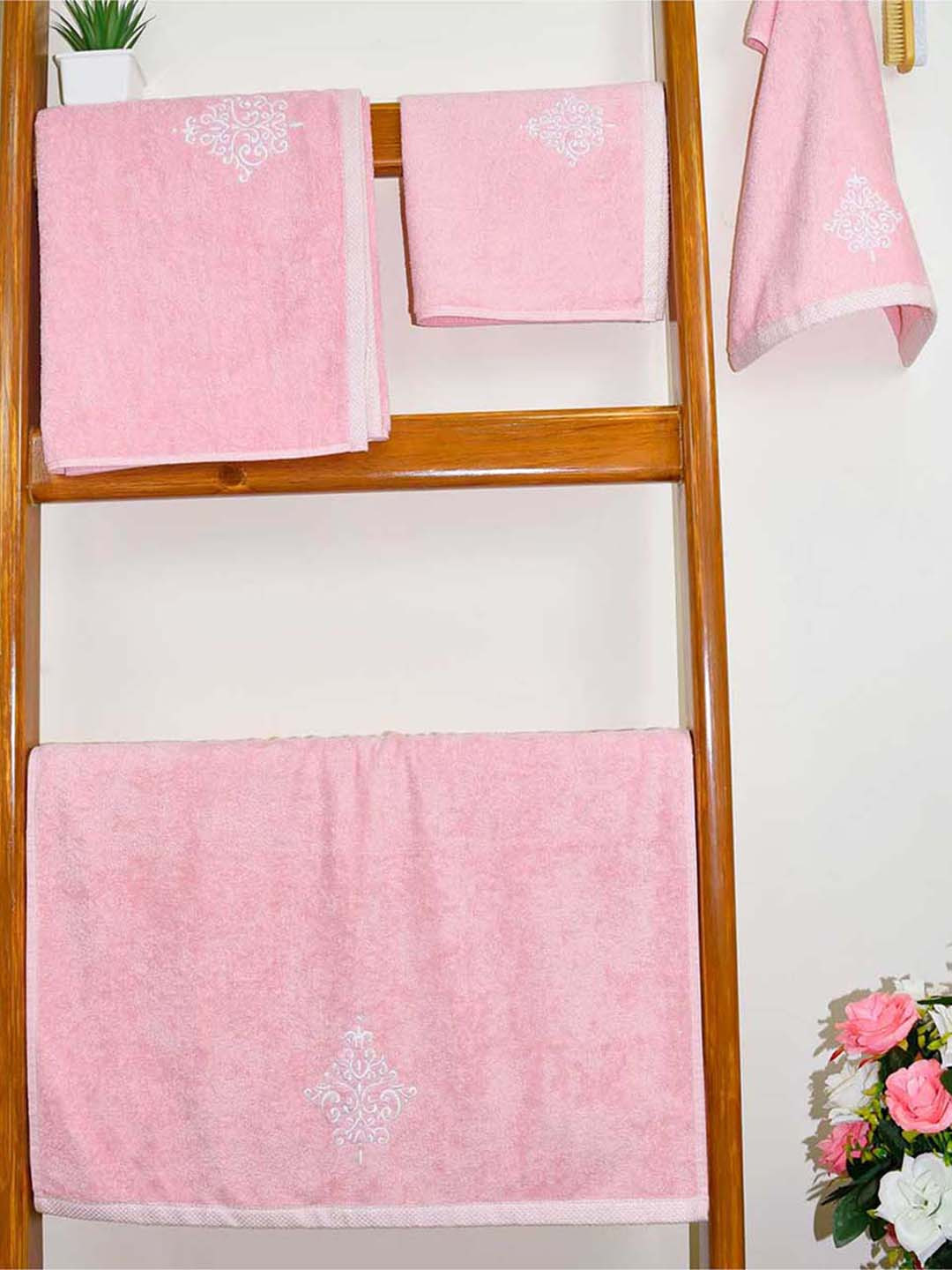 RANGOLI Peach Colored Set Of 4 600 GSM Cotton Towels Set
