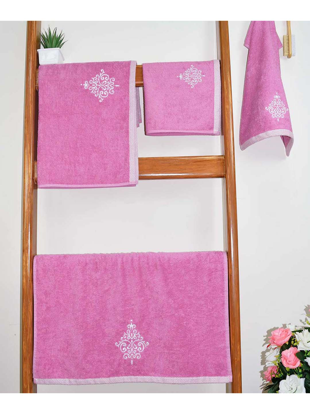 RANGOLI Pink Set Of 4 Self-Designed Organic Royal Bamboo 600 GSM Towel Set
