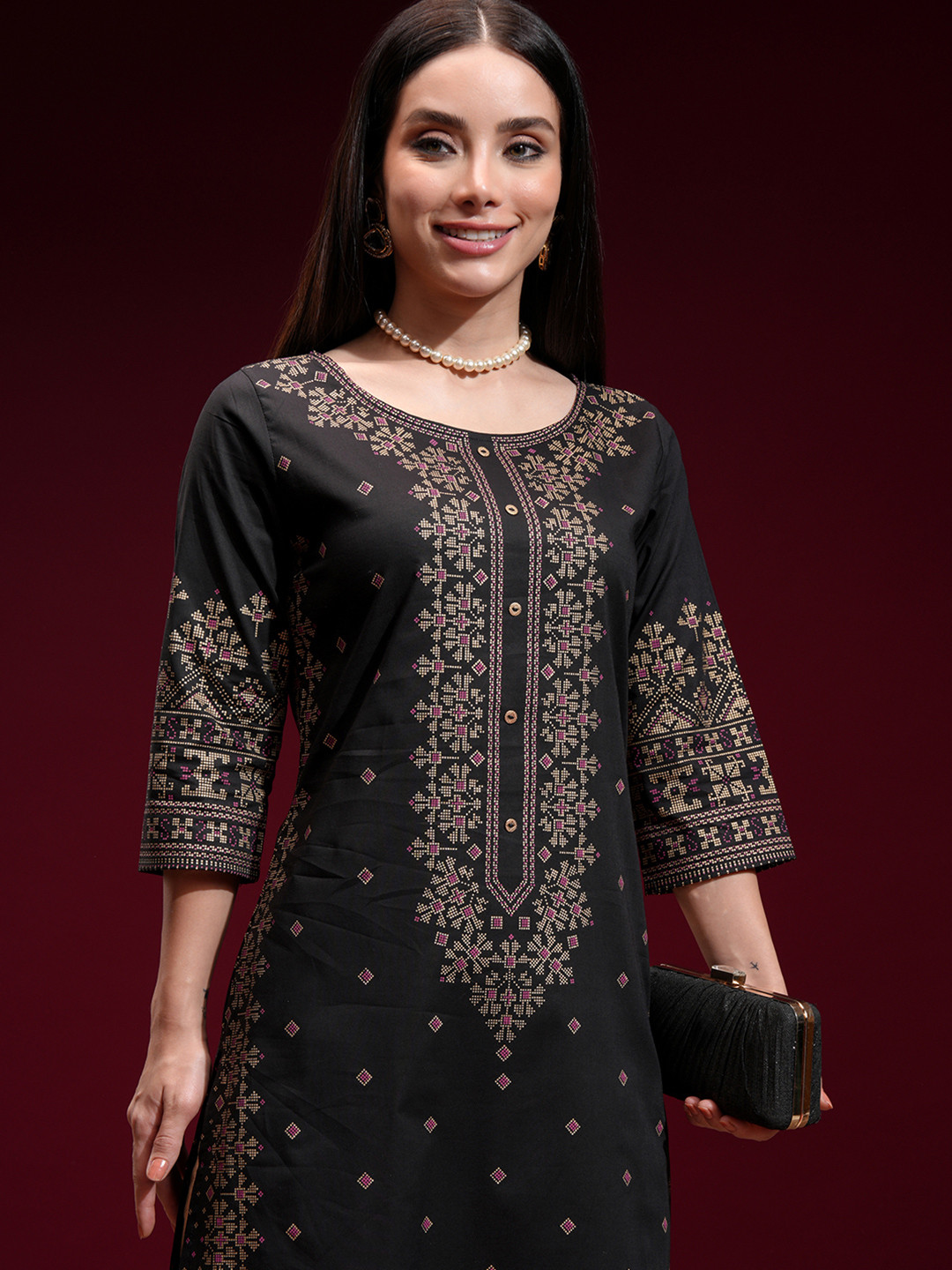 Vishudh Women Black & Golden Printed Straight Kurta