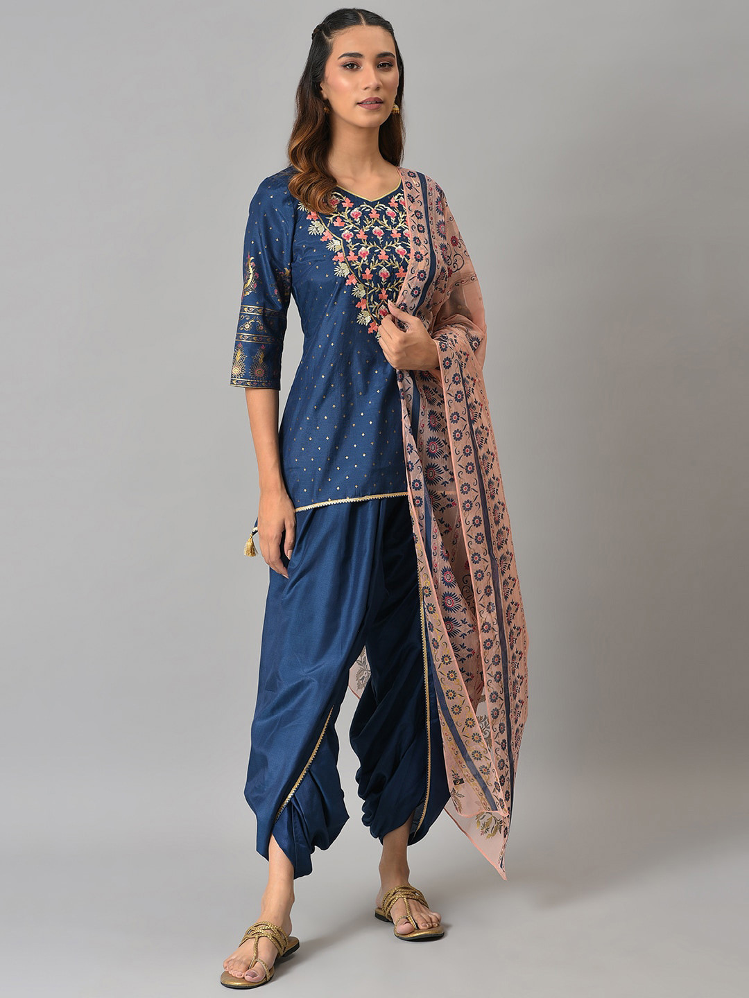 AURELIA Women Blue Floral Embroidered Thread Work Kurti with Dhoti Pants & With Dupatta