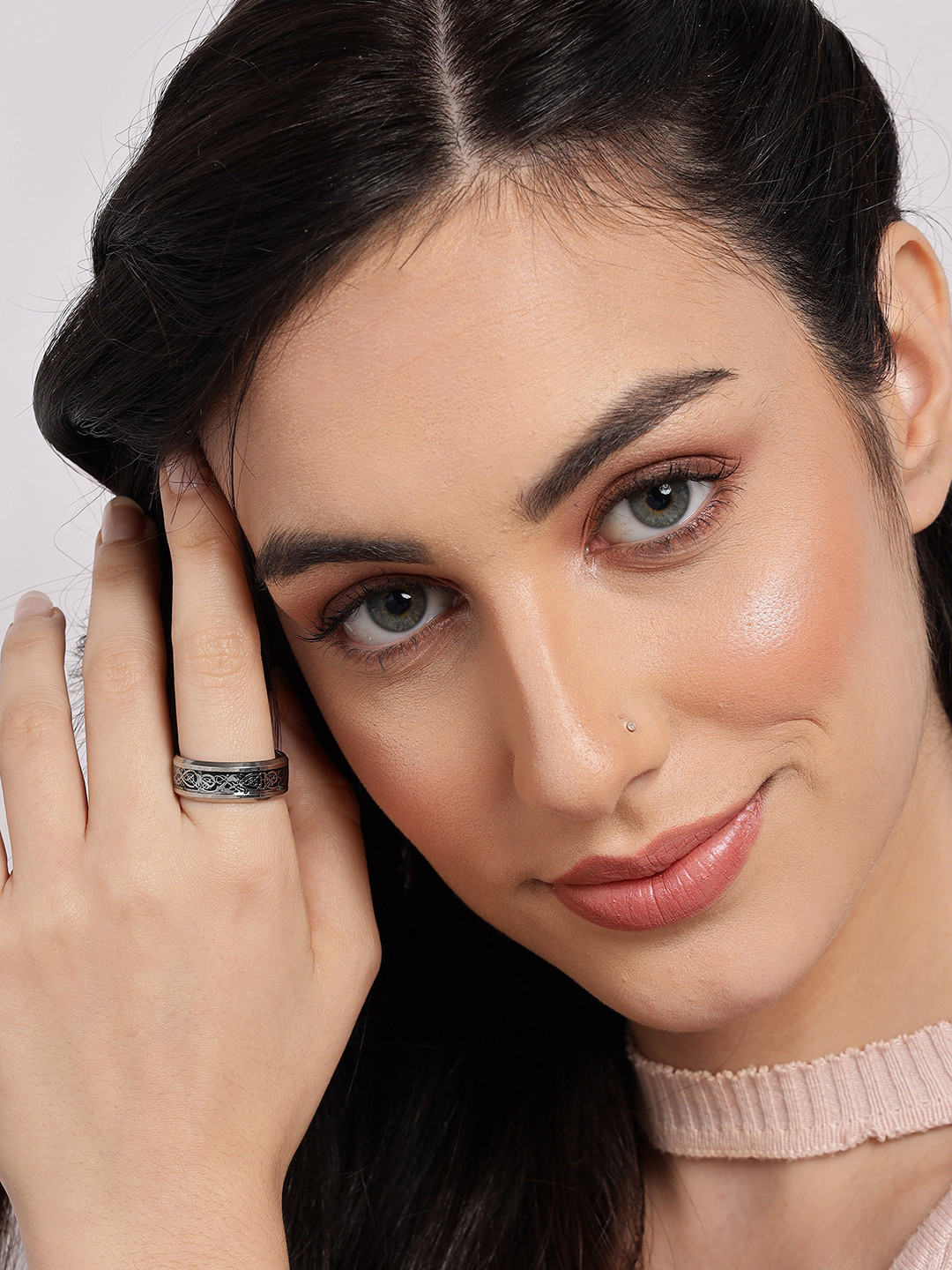 SOHI Silver-Plated Band Finger Ring