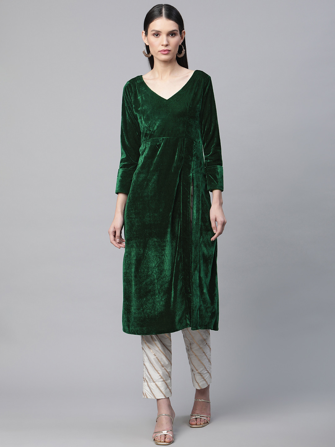 SHADES OF FAASHION Women Velvet Straight Kurta With Trousers