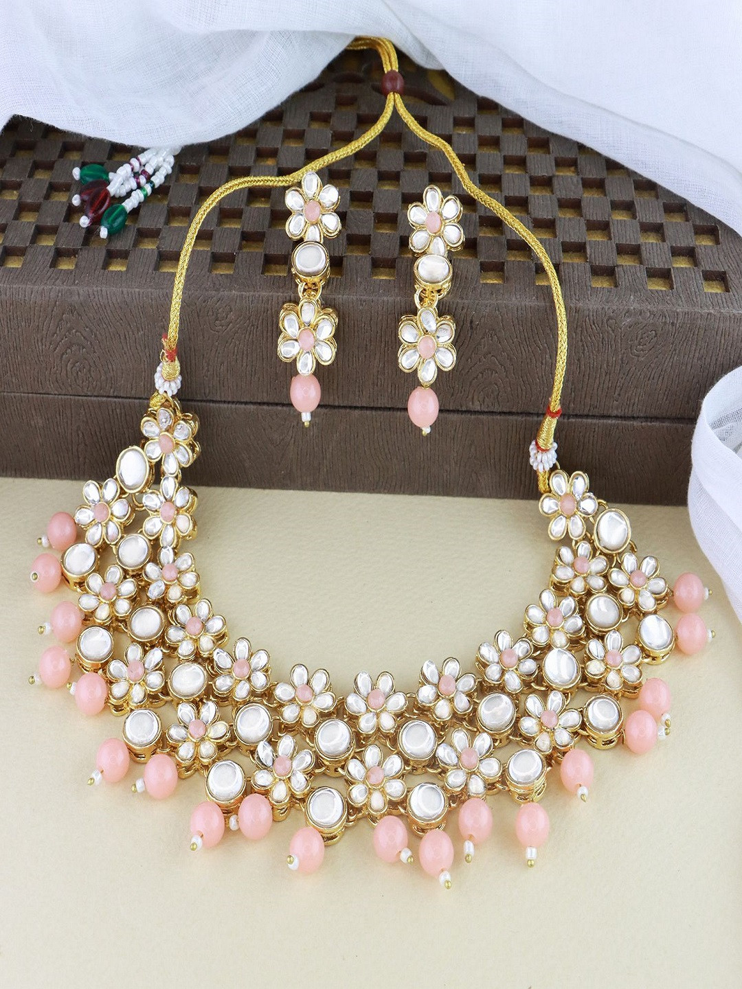 I Jewels Gold-Plated Kundan Stone-Studded And Peal Beaded Choker Jewellery Set