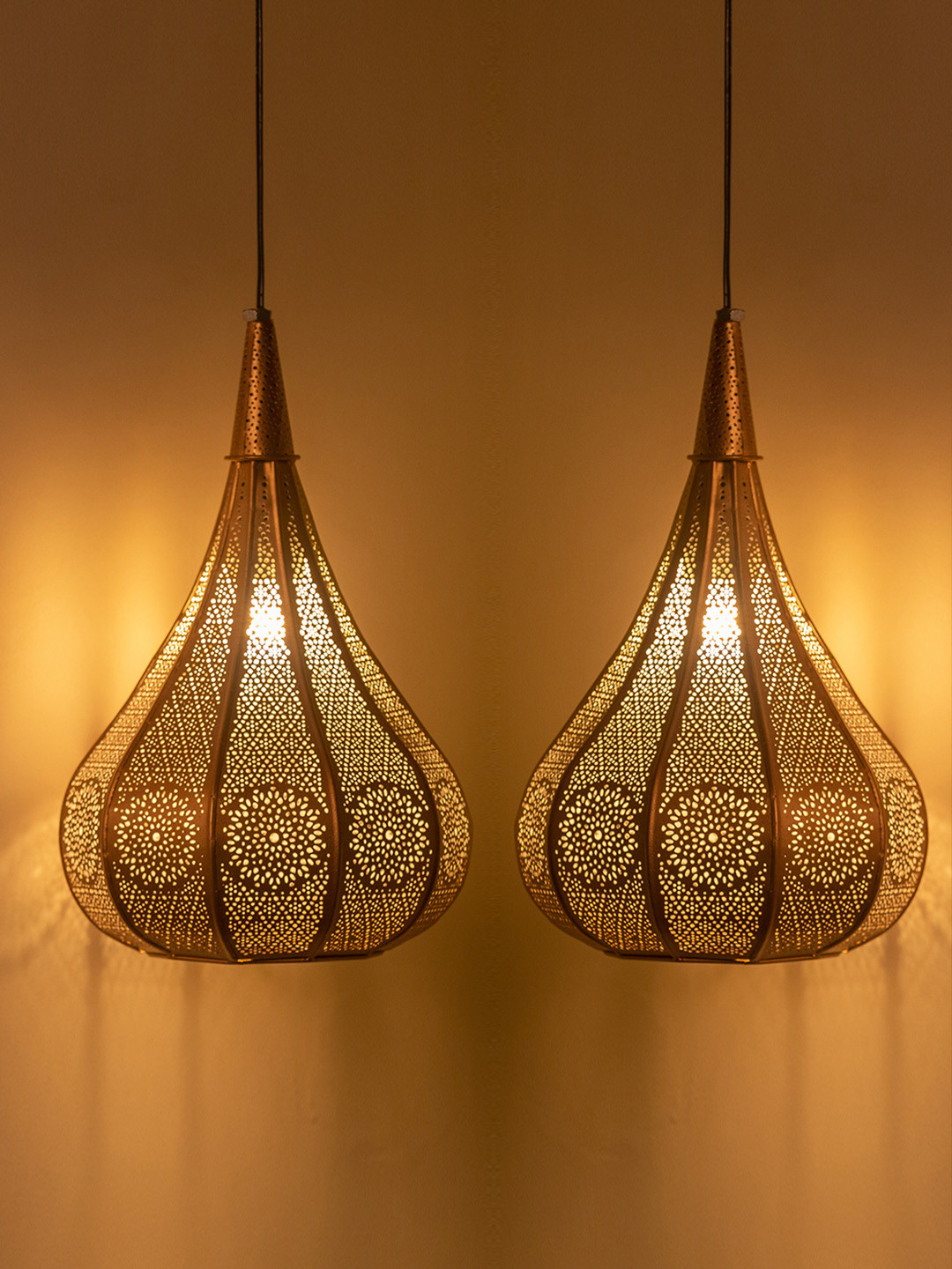 ExclusiveLane Gold-Toned Set of 2 Glass Radiance Hanging Pendant Lamps