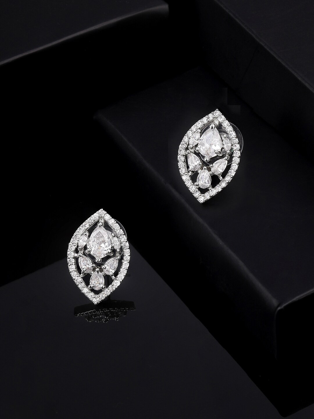 Estele Oval Studs Earrings