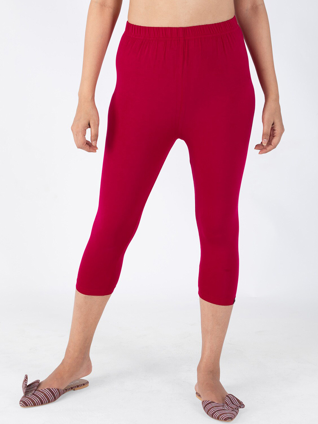 indian flower Three-Fourth Length Capri Leggings