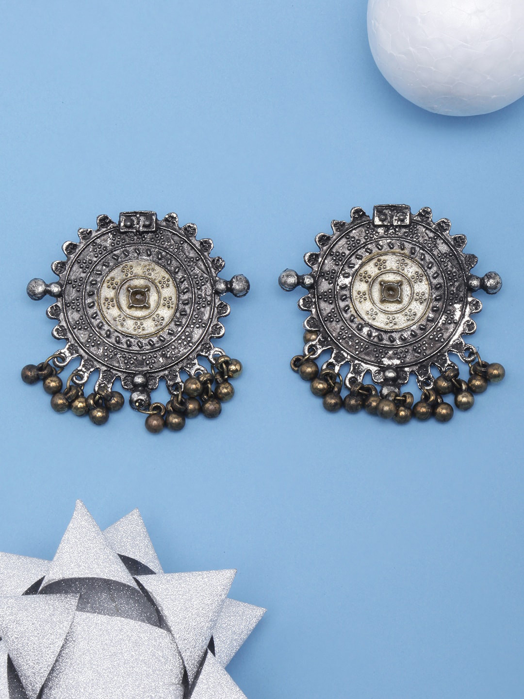 DIVA WALK Silver-Plated Circular Studs Earrings
