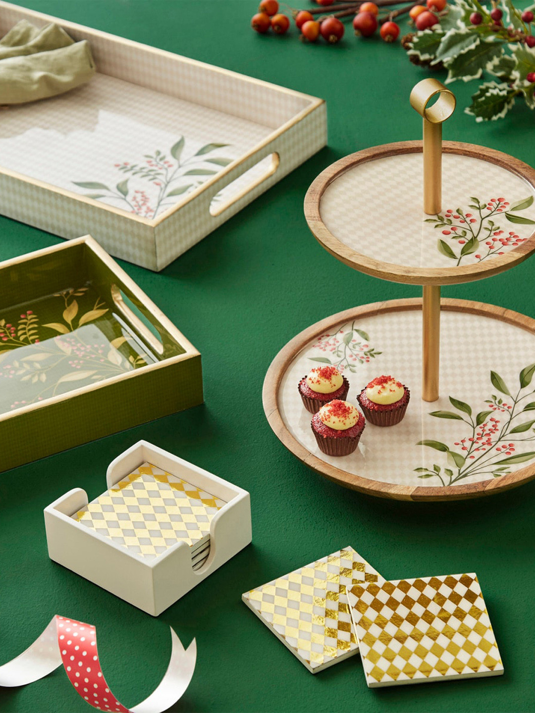 Home Centre Off-White Corsica Noel White & Gold Set of 6 Coasters With Stand