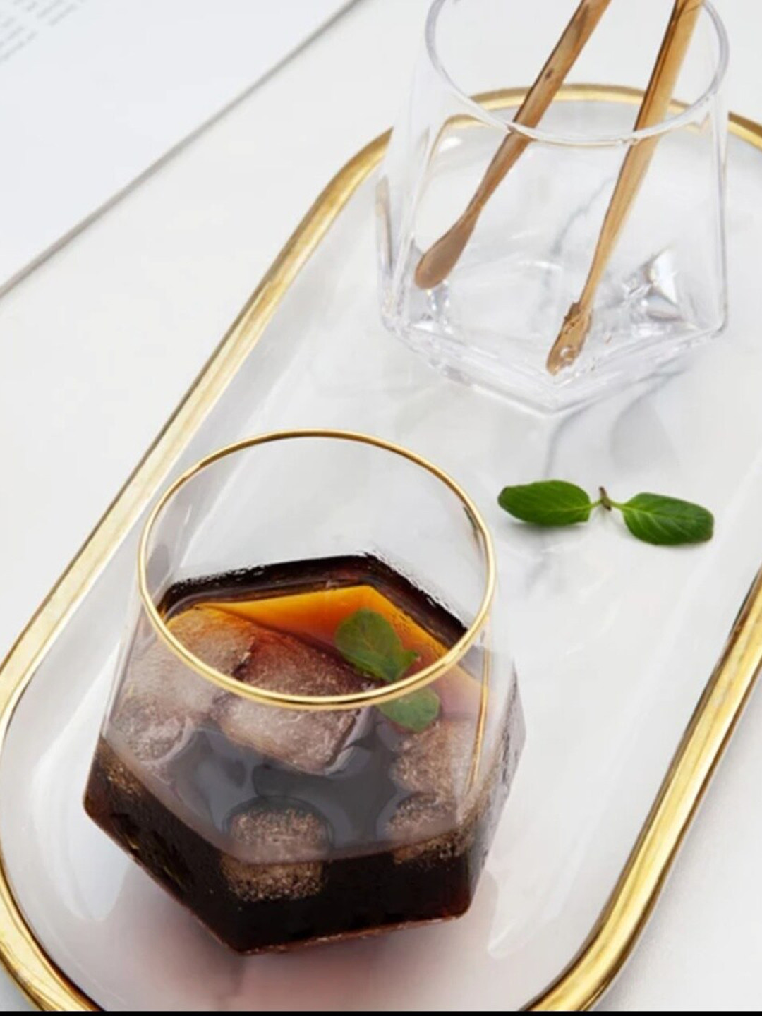 THE ARTMENT Minimalist Set Of 4 Transparent Textured Diamond-Cut Glasses