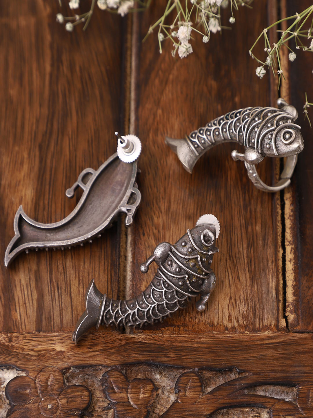 VENI Oxidized German Silver-Plated Fish-Shaped Jewellery Set